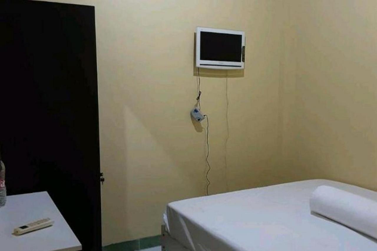 Guest House Syariah Lp3B Brebes Redpartner Buitenkant foto