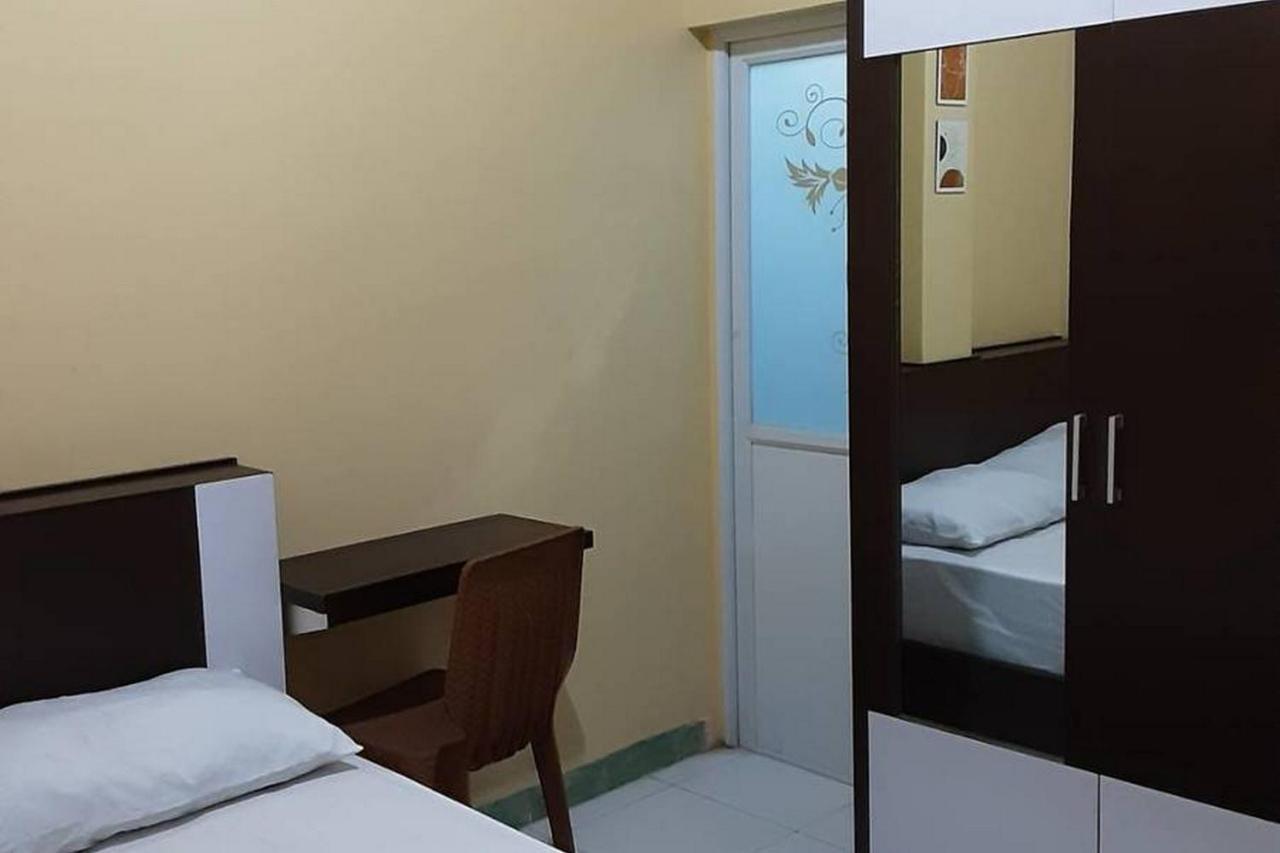 Guest House Syariah Lp3B Brebes Redpartner Buitenkant foto